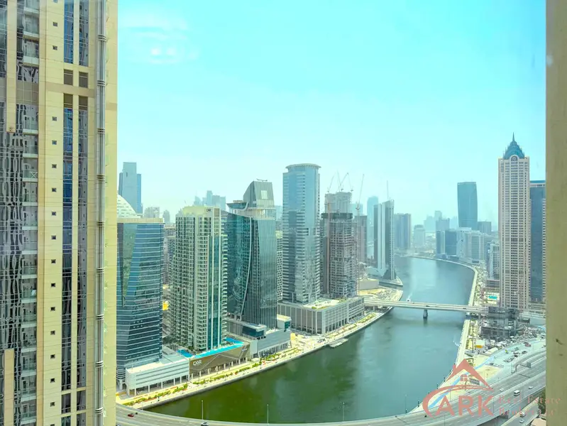 1,511 sqft Amna Tower Full Canal View| Well Maintained | Big Layout