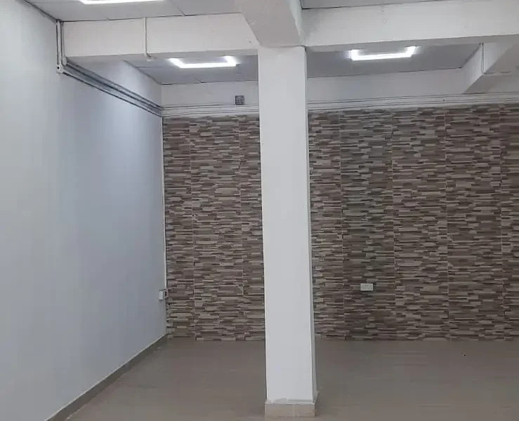 PREMIUM MAIN-ROAD WH#1050 SQFT OFFERING EASY CUSTOMER ACCESS-MODERN 60/60 CEILING DESIGN