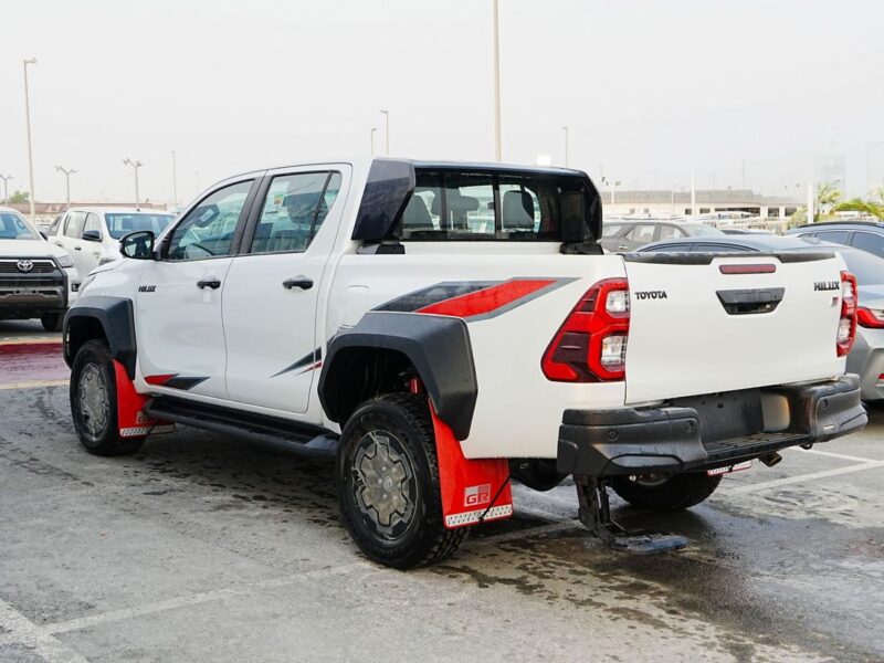 2026 Toyota Hilux GR SPORT 2.8 Litres 4 Cylinders Diesel Engine White Black SUV GCC Specs