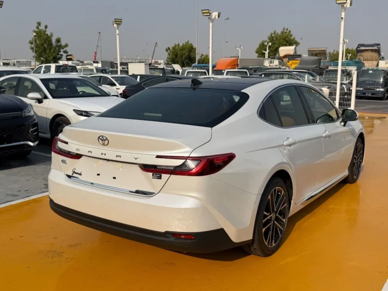 2026 Toyota Camry Grande 2.5-liter 4-cylinder Petrol Engine White Tan Sedan GCC Specs