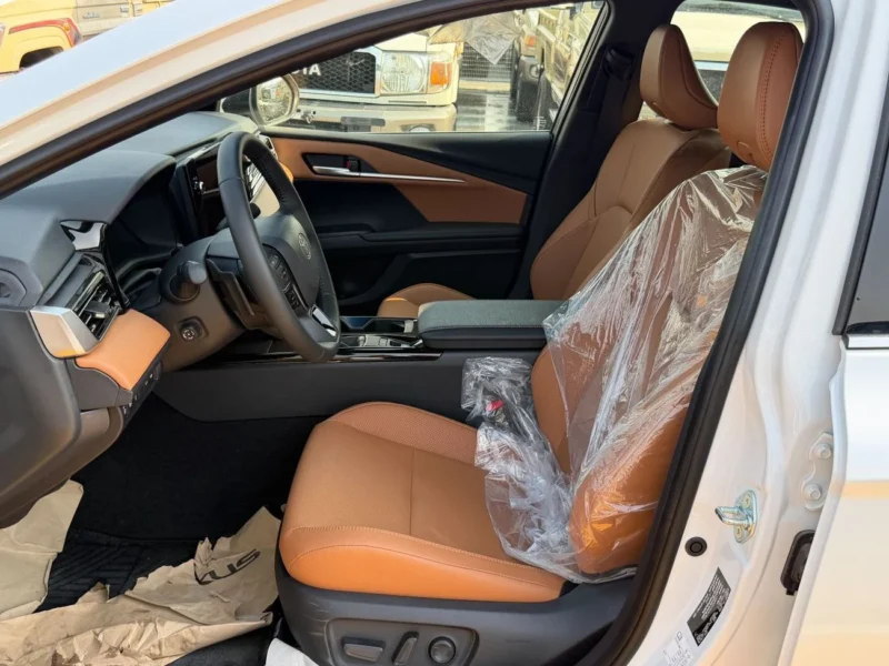 2026 Toyota Camry Grande 2.5-liter 4-cylinder Petrol Engine White Tan Sedan GCC Specs