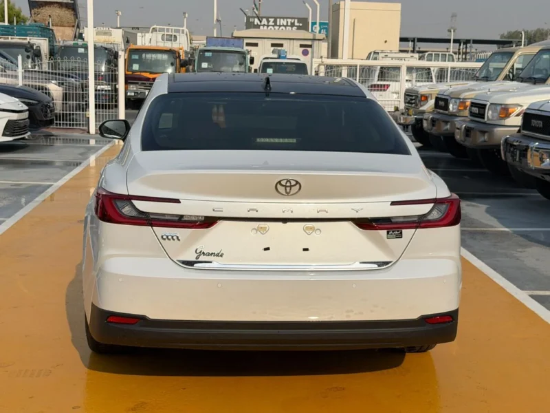 2026 Toyota Camry Grande 2.5-liter 4-cylinder Petrol Engine White Tan Sedan GCC Specs