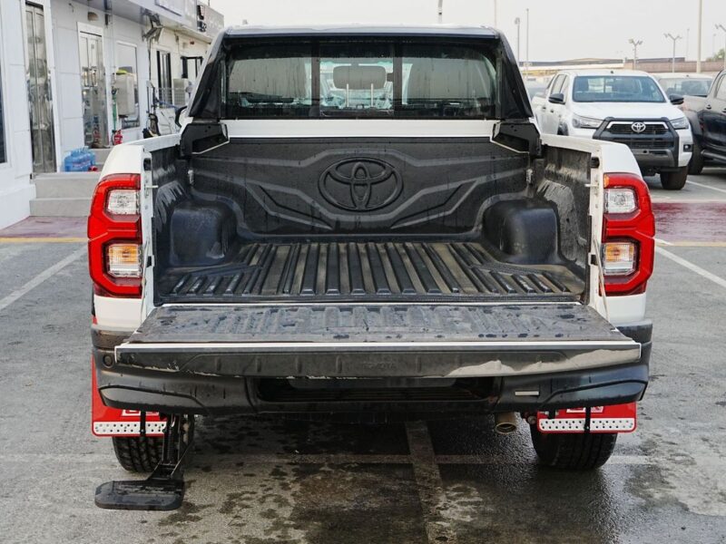 2026 Toyota Hilux GR SPORT 2.8 Litres 4 Cylinders Diesel Engine White Black SUV GCC Specs