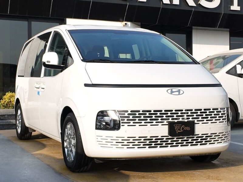 2026 Hyundai Staria 2.2 Litres 4 Cylinders Diesel Engine White Black Van GCC Specs Manual