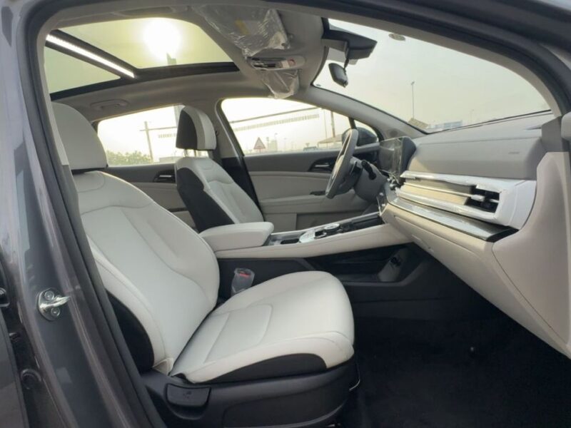 2025 KIA SPORTAGE 1.5 Litres 4 Cylinders Petrol Engine Grey White SUV Chinese Specs Automatic