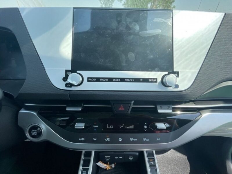 2026 Kia Carens 1.5L Naturally Aspirated 4 Cylinders Petrol Engine Grey Beige SUV GCC Specs