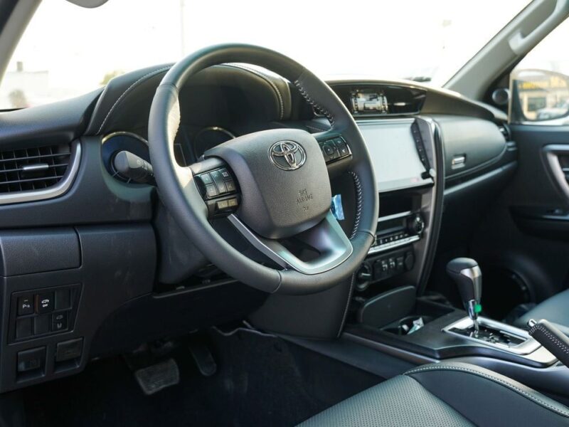 2026 Toyota Fortuner SR5 4.0 Litres 6 Cylinders Petrol Engine Black SUV GCC Specs FULL OPTION