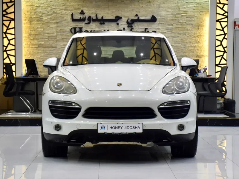 2014 Porsche Cayenne S 6 Cylinders Petrol Engine White Beige SUV GCC Specs Automatic