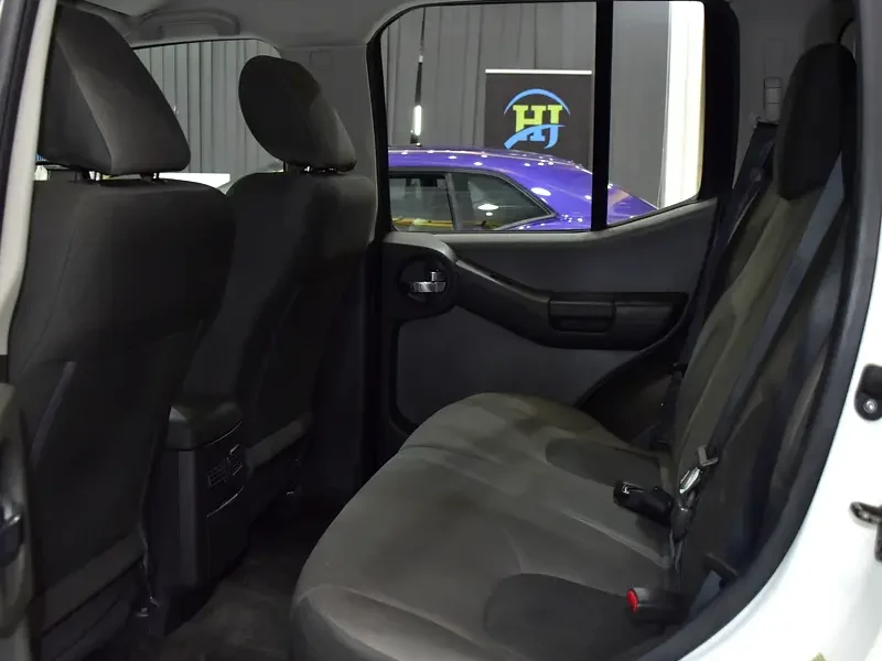 2015 Nissan Xterra SE 4.0 Litres 6 Cylinders Petrol Engine White Black SUV GCC Specs Automatic