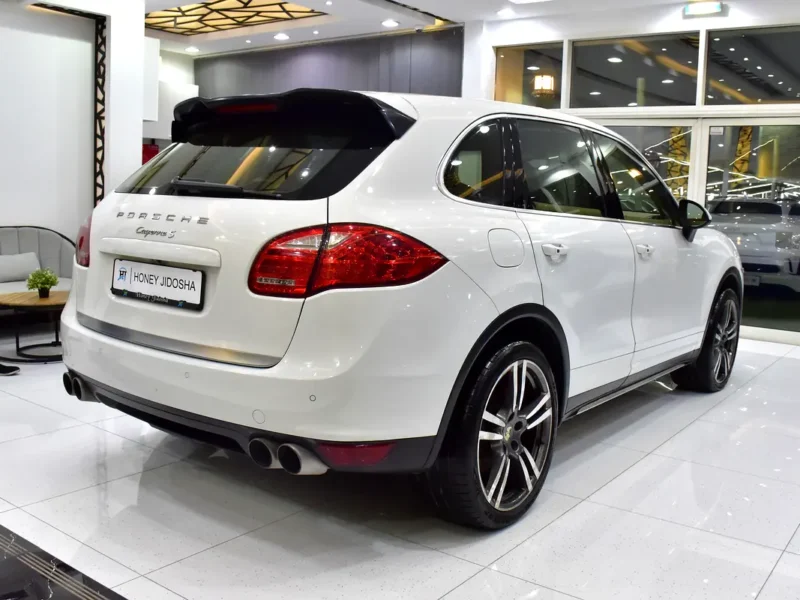 2014 Porsche Cayenne S 6 Cylinders Petrol Engine White Beige SUV GCC Specs Automatic