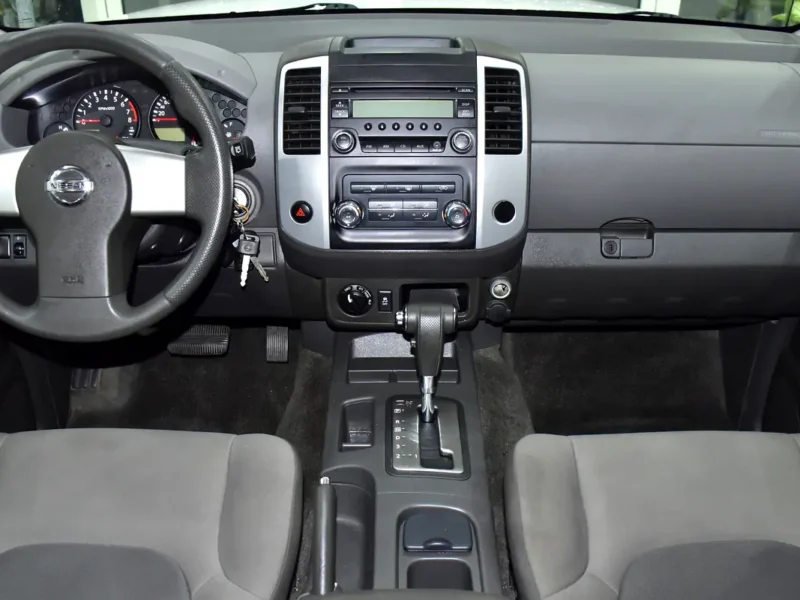 2015 Nissan Xterra SE 4.0 Litres 6 Cylinders Petrol Engine White Black SUV GCC Specs Automatic