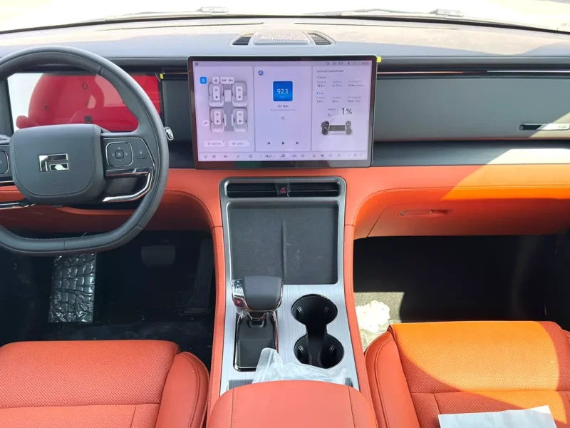 2026 Rox 01 VIP Edition 4 Cylinders Plug-in Hybrid Engine White Orange SUV Chinese Specs