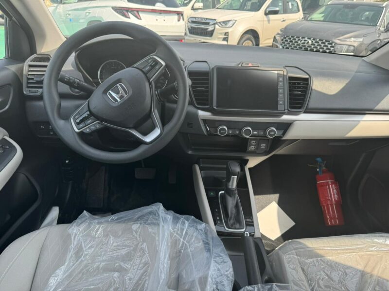2024 Honda City 1.5-liter 4-Cylinder i-VTEC Petrol Engine White Beige Sedan GCC Specs Automatic