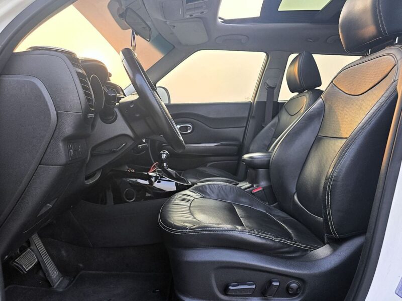 2016 Kia Soul EX TOP 2.0 Litres 4 Cylinders Petrol Engine White Black SUV GCC Specs Automatic