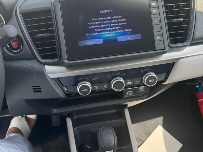 2024 Honda City 1.5-liter 4-Cylinder i-VTEC Petrol Engine White Beige Sedan GCC Specs Automatic