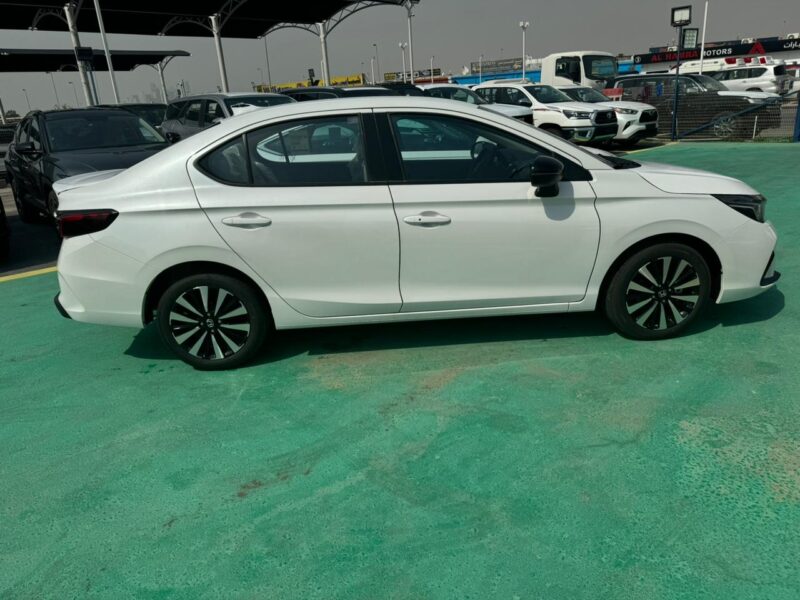 2024 Honda City 1.5-liter 4-Cylinder i-VTEC Petrol Engine White Beige Sedan GCC Specs Automatic