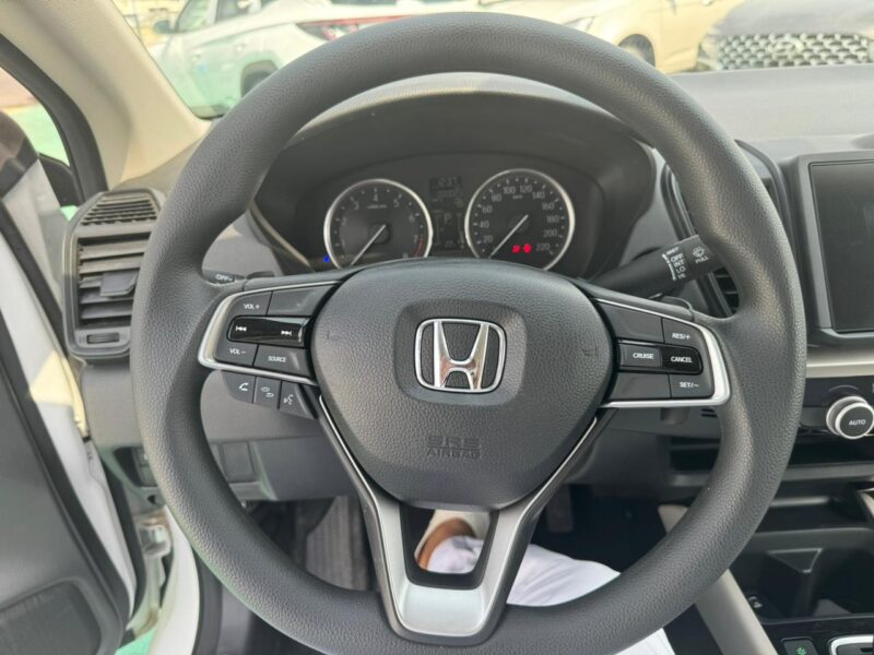 2024 Honda City 1.5-liter 4-Cylinder i-VTEC Petrol Engine White Beige Sedan GCC Specs Automatic