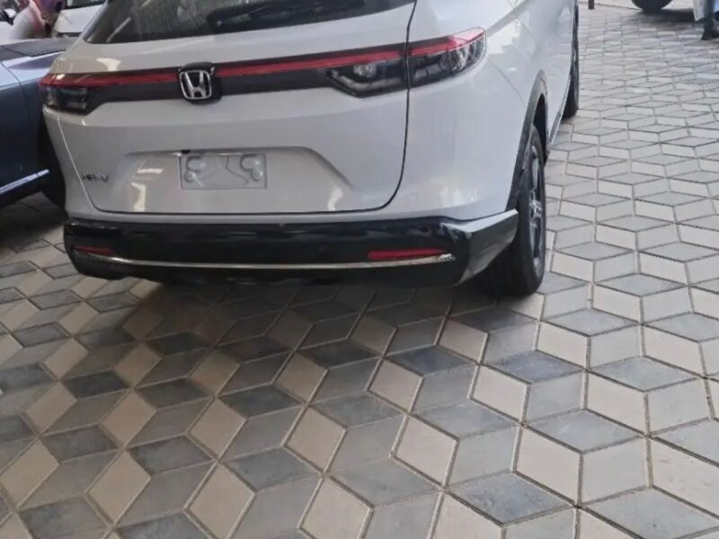 2026 Honda HR-V 2.0-liter Inline 4-Cylinder Petrol Engine White Beige SUV Automatic GCC Specs