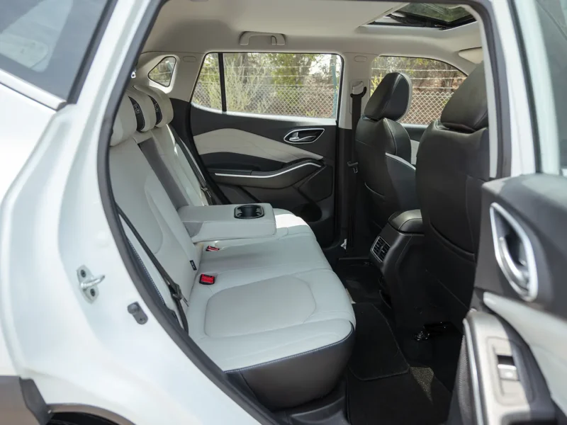 2023 JAC JS4 Intelligent 1.5 Litres 4 Cylinders Petrol Engine White Beige SUV GCC Specs FWD Automatic