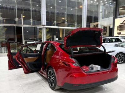 2026 TOYOTA CAMRY LUMIERE 2.5 Litres 4-Cylinder Hybrid Petrol Engine Red Brown Sedan