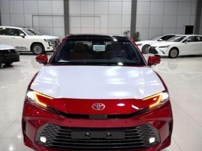 2026 TOYOTA CAMRY LUMIERE 2.5 Litres 4-Cylinder Hybrid Petrol Engine Red Brown Sedan