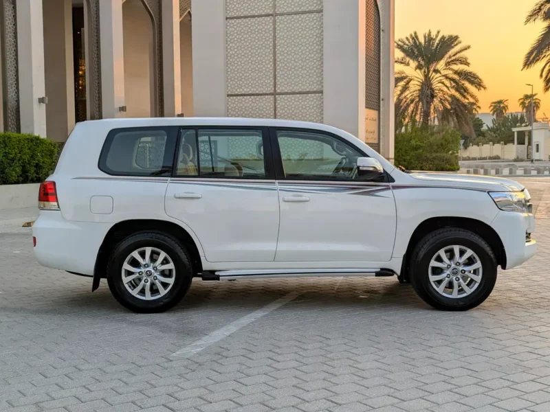 2018 Toyota Land Cruiser GX 4.L V6 Petrol Engine White Beige SUV GCC Specs Excellent Condition