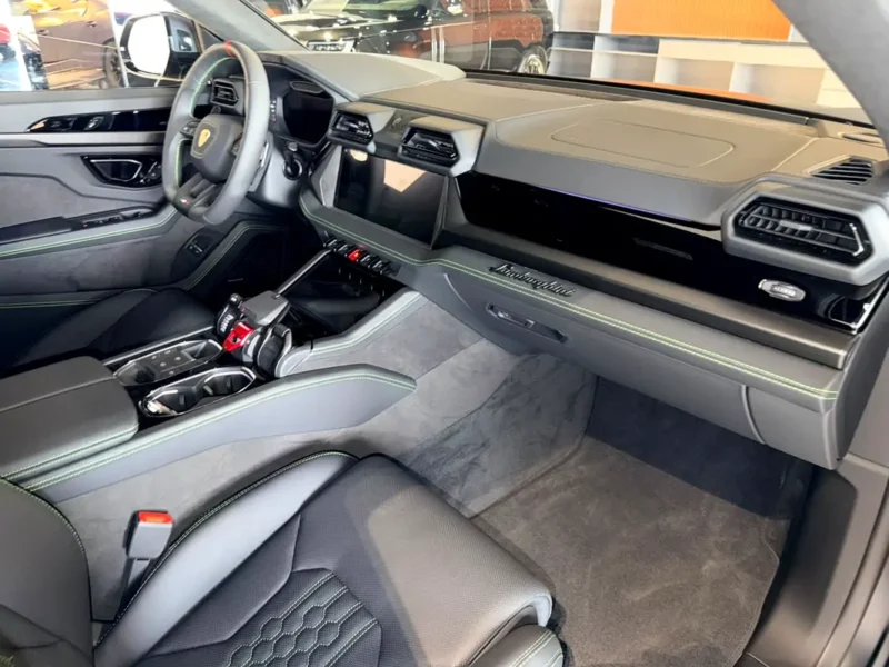 2025 Lamborghini Urus SE 8 Cylinders Petrol Engine Black SUV European Specs Automatic