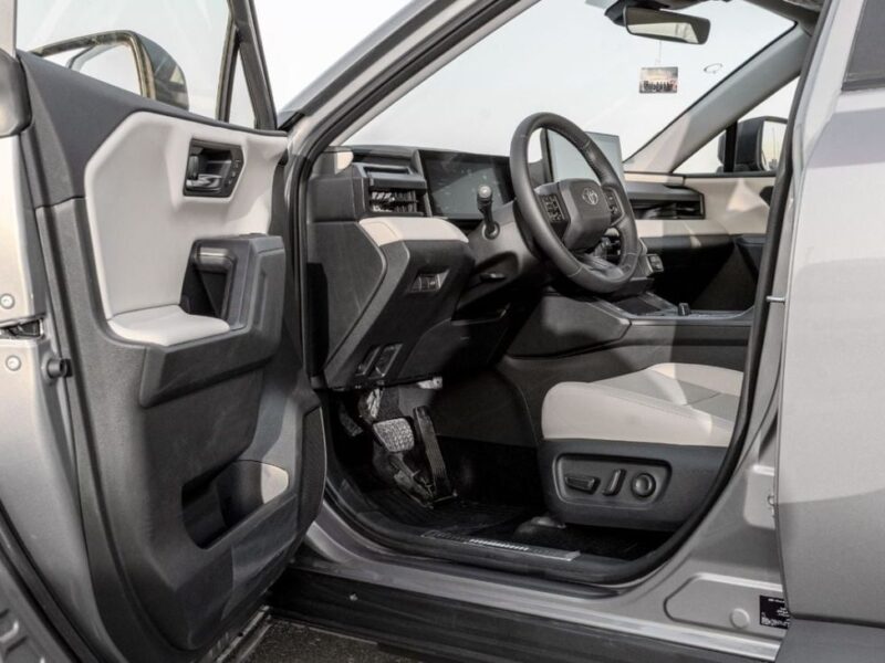 2026 Toyota RAV 4 VXR 2.5 Litres 4 Cylinders Hybrid Engine Silver Beige SUV GCC Specs Automatic