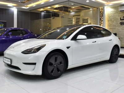 2022 Tesla Model 3 Standard Electric Vehicle 350 - 450 KM Range White Black Sedan GCC Specs