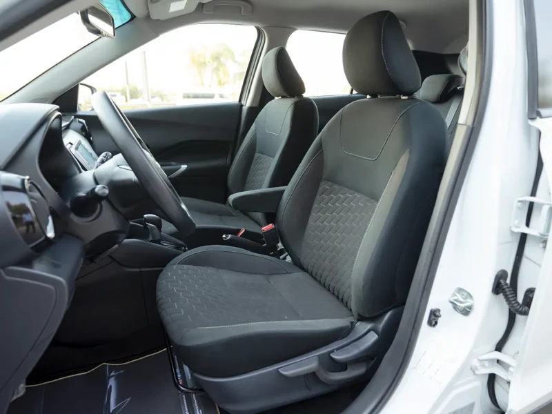 2024 Nissan Kicks SV 1.6 Litres 4 Cylinders Petrol Engine White Grey SUV GCC Specs Automatic