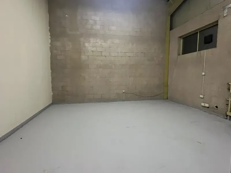 215 sqft Al Quoz 4 Warehouse Storage Units – Various Sizes Available