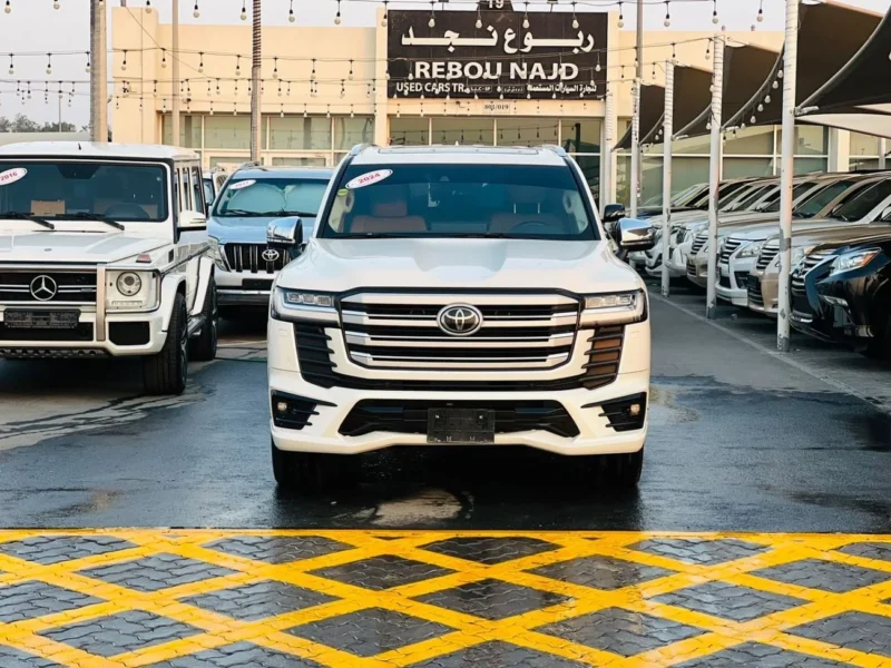 2024 Toyota Land Cruiser VXR 4.0L V6 Petrol Engine White Beige SUV GCC Specs Full Options