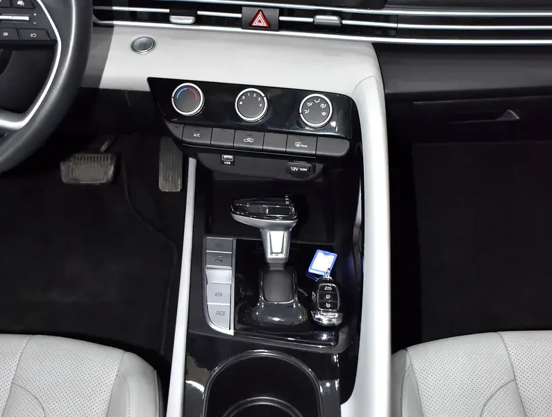 2024 Hyundai Elantra Premium 4 Cylinders Petrol Engine Blue Beige Sedan Chinese Specs