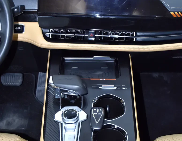 2025 Changan UNI-K Platinum 2.0-liter Turbocharged 4-cylinder Engine Black Beige SUV GCC