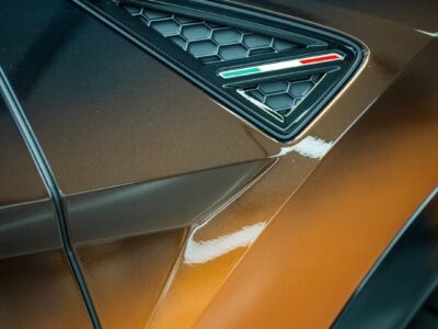 2027 LAMBORGHINI URUS SE 4.0L V8 TWIN-TURBO PHEV Engine Orange Black SUV GCC Specs