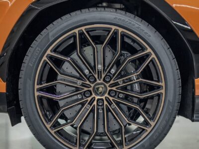 2027 LAMBORGHINI URUS SE 4.0L V8 TWIN-TURBO PHEV Engine Orange Black SUV GCC Specs