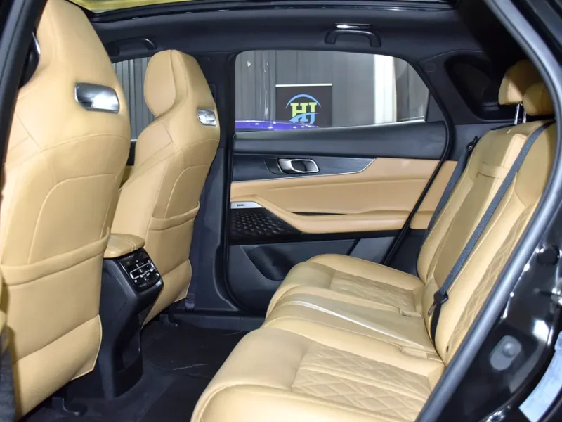 2025 Changan UNI-K Platinum 2.0-liter Turbocharged 4-cylinder Engine Black Beige SUV GCC