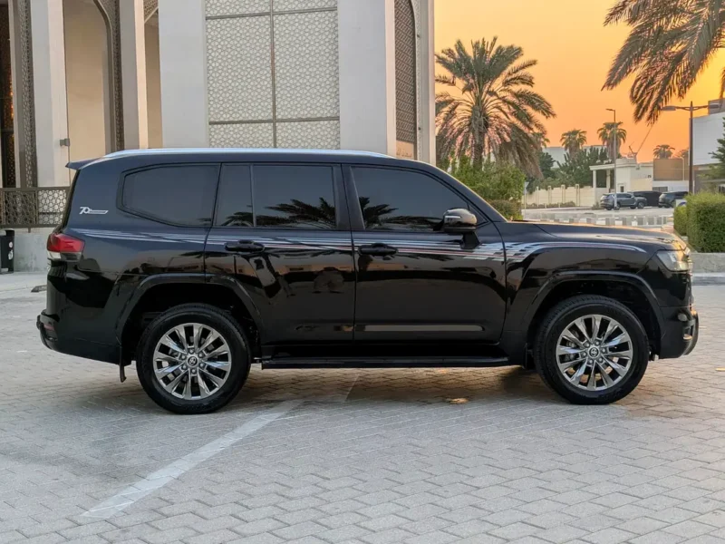 2022 Toyota Land Cruiser VXR V6 Twin-Turbo Engine Diesel Engine Black SUV GCC Full Option