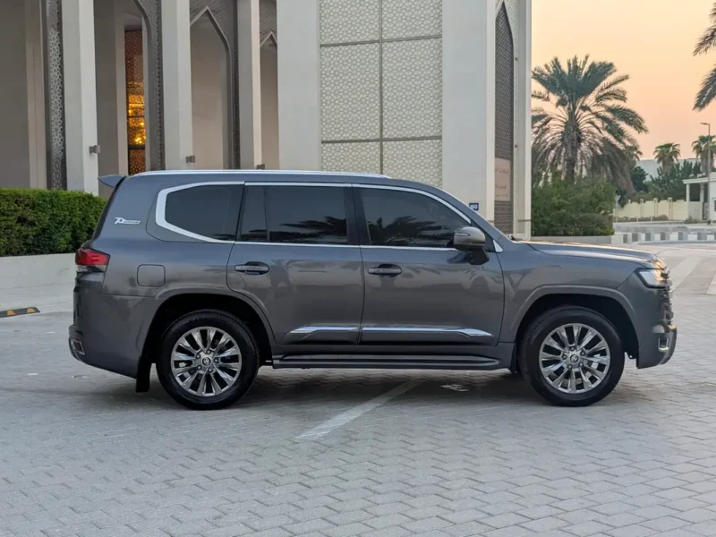 2015 Toyota Land Cruiser GXR Facelifted 2025 4.0L V6 Dual VVT-i Silver Beige SUV GCC