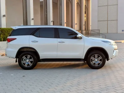 2017 Toyota Fortuner EXR 2.7 Liters V4 Petrol Engine White Beige SUV GCC Excellent Condition