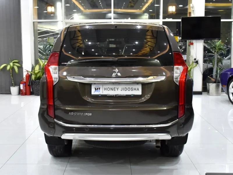 2017 Mitsubishi Montero Sport GLS 6 Cylinders Petrol Engine Brown SUV GCC Specs Automatic