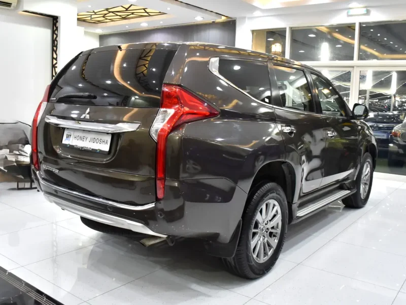 2017 Mitsubishi Montero Sport GLS 6 Cylinders Petrol Engine Brown SUV GCC Specs Automatic