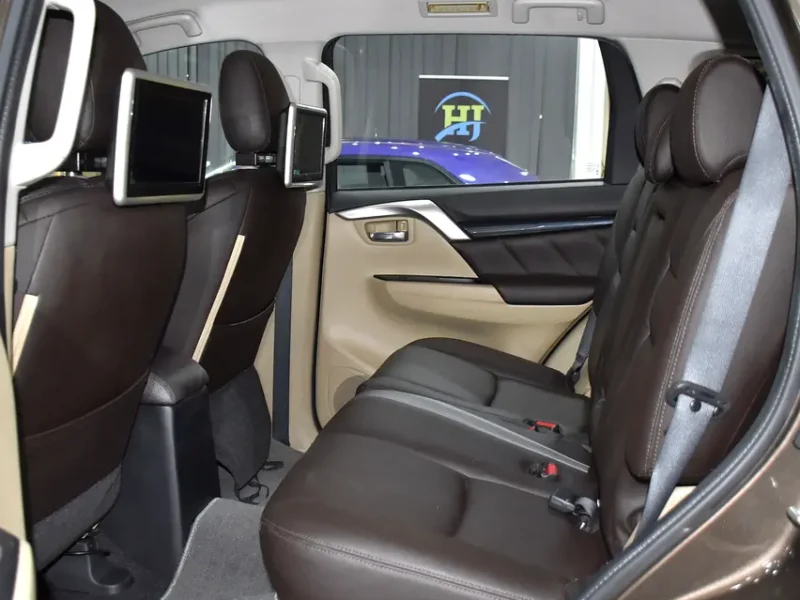 2017 Mitsubishi Montero Sport GLS 6 Cylinders Petrol Engine Brown SUV GCC Specs Automatic