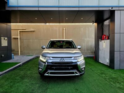 2020 Mitsubishi Outlander GLX 2.4 Litres 4 Cylinders Petrol Engine Silver Beige SUV GCC Specs