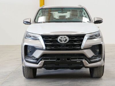 2026 TOYOTA FORTUNER VXR 4.0L 6 Cylinders PETROL Engine Bronze Tan SUV GCC Specs