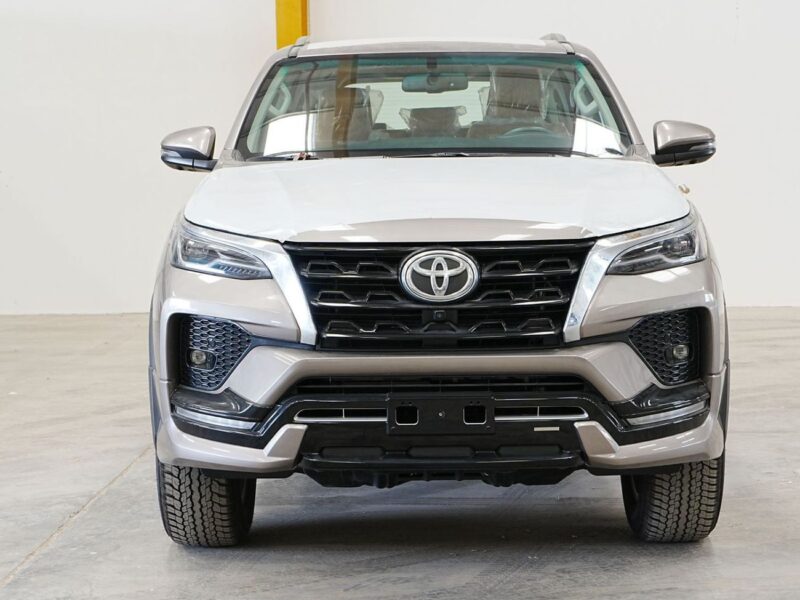 2026 TOYOTA FORTUNER VXR 4.0L 6 Cylinders PETROL Engine Bronze Tan SUV GCC Specs