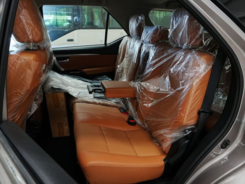 2026 TOYOTA FORTUNER VXR 4.0L 6 Cylinders PETROL Engine Bronze Tan SUV GCC Specs