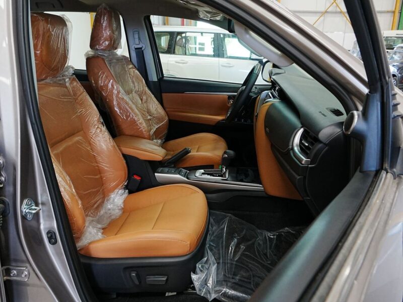 2026 TOYOTA FORTUNER VXR 4.0L 6 Cylinders PETROL Engine Bronze Tan SUV GCC Specs