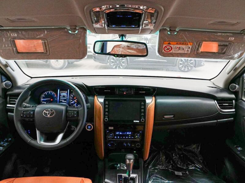 2026 TOYOTA FORTUNER VXR 4.0L 6 Cylinders PETROL Engine Bronze Tan SUV GCC Specs