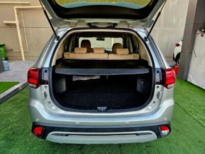 2020 Mitsubishi Outlander GLX 2.4 Litres 4 Cylinders Petrol Engine Silver Beige SUV GCC Specs